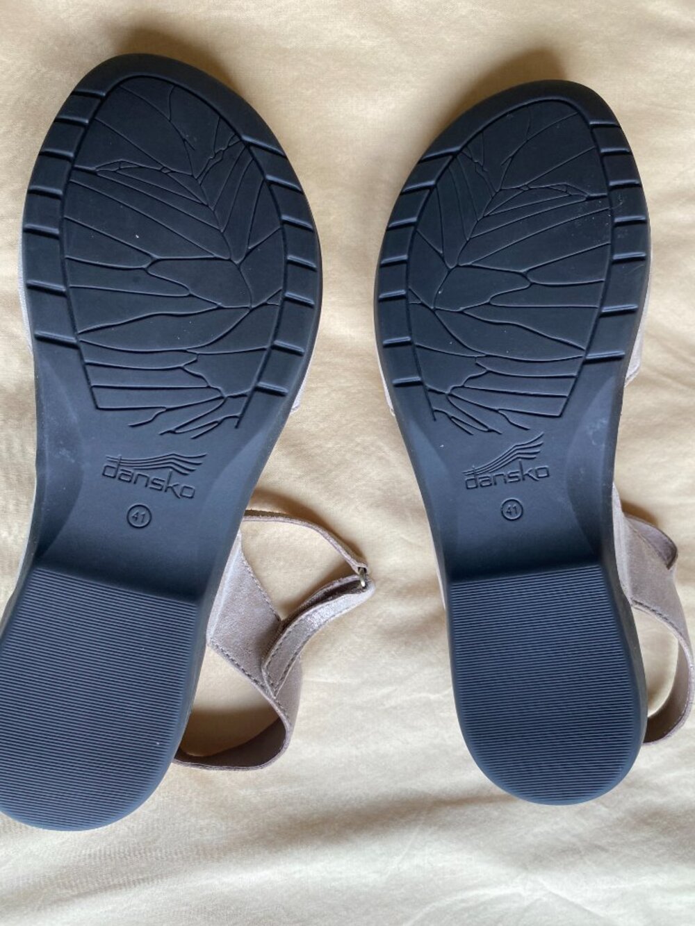 Dansko Rowan closed-toe sandals - Picture 3 of 3